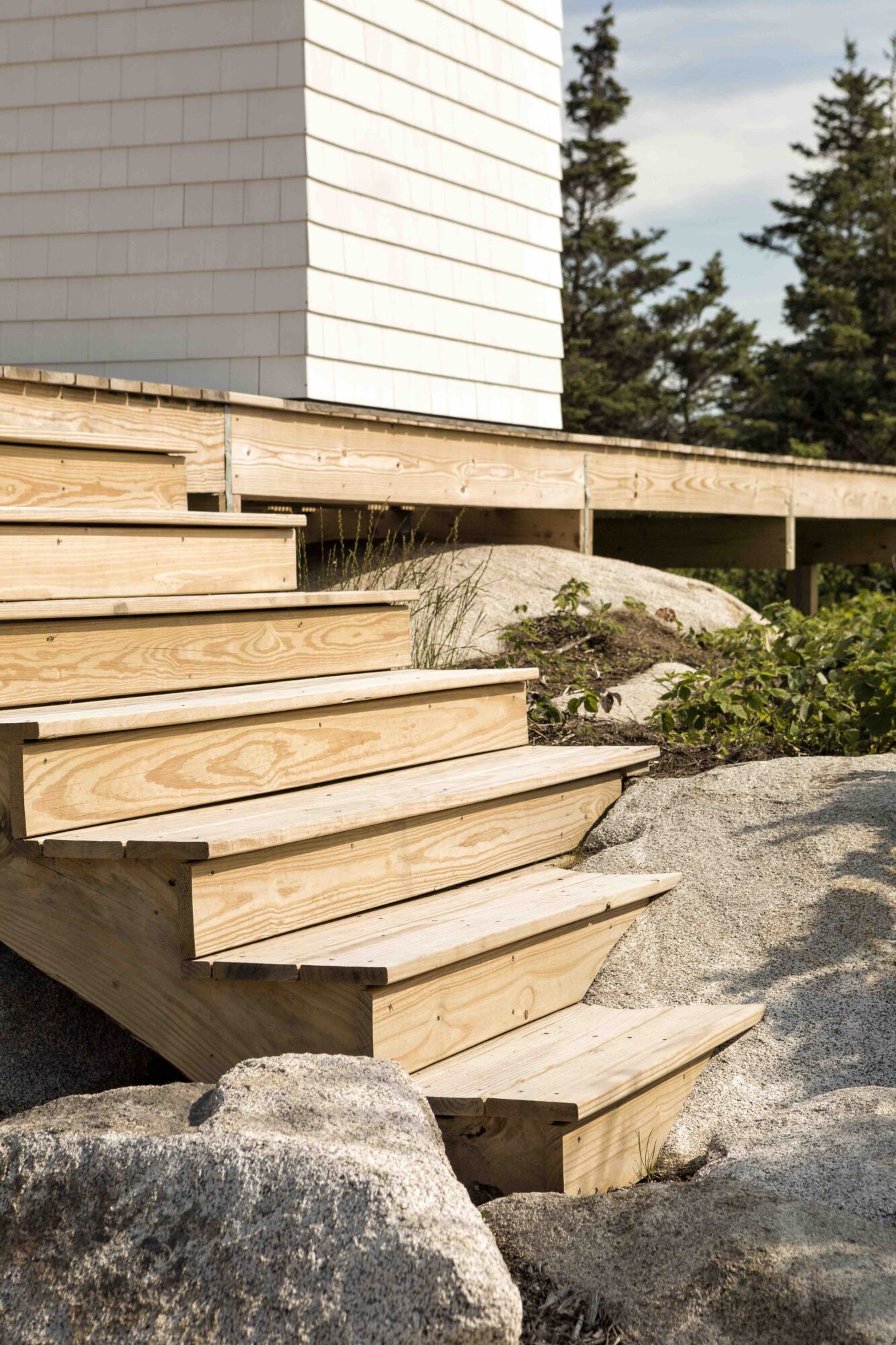  The studios maintain minimal footprints and appear to almost float on pressure-treated wooden decks. Lumber was sourced from Viking Lumber in Damariscotta. 